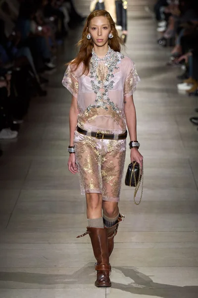 Look 50
